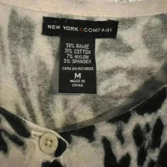 New York & Company Sweater - Picture 3 of 3